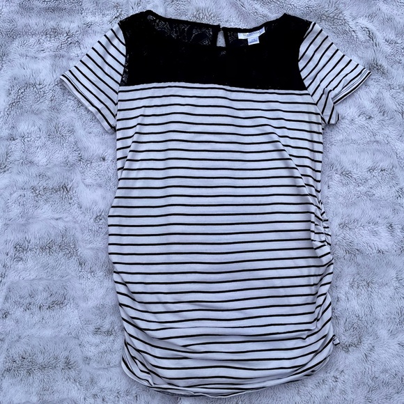 Motherhood Maternity side ruched lace top tee - Picture 2 of 13